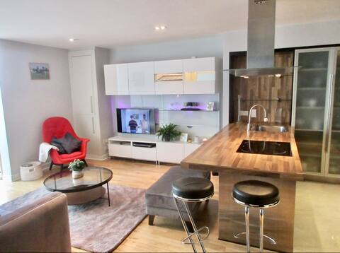 Luxury 2 bed penthouse,4 ppl, Beacon, beside Luas.