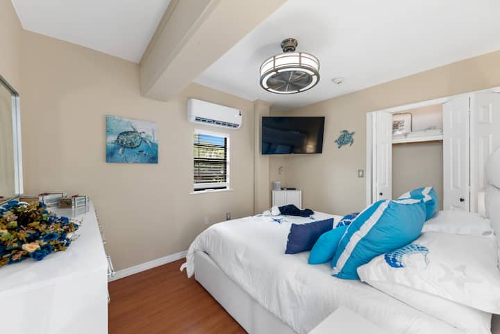 Queen bedroom on the home's lower (ground) level