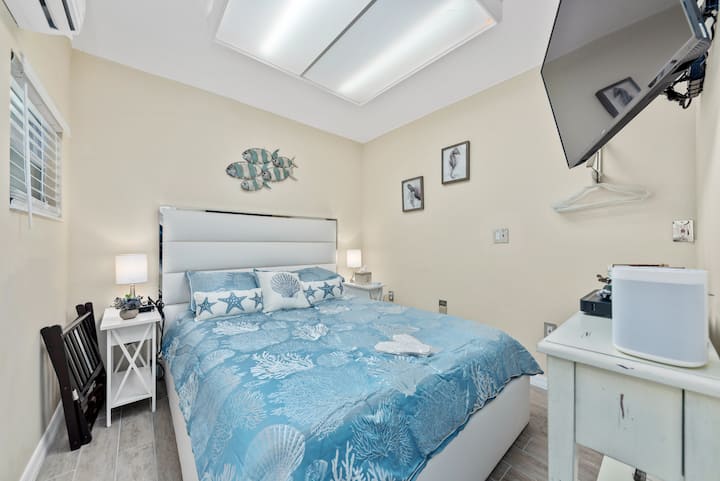 Queen bedroom on the home's lower (ground) level