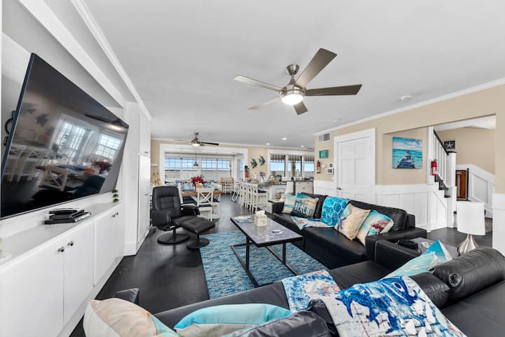 Family room serves as an optional bedroom (with bedding provided)
