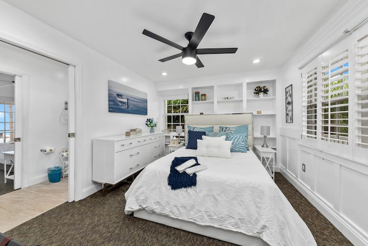 Queen bedroom on the home's main level near the kitchen & family room