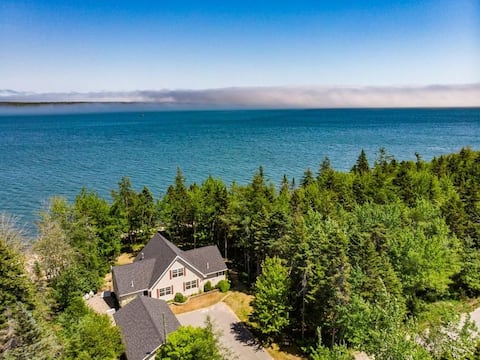 Beachfront w/ Gameroom & Movie Theater Near Acadia