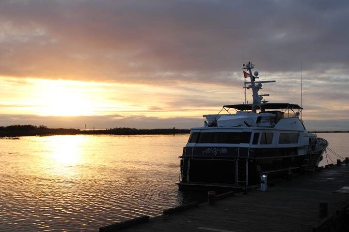 Luxury Private 94 foot Yacht gallery image 5