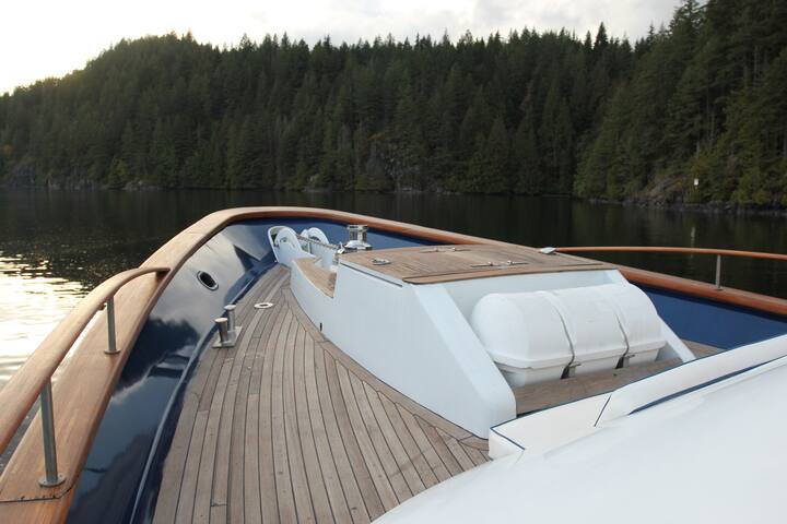 Luxury Private 94 foot Yacht gallery image 3