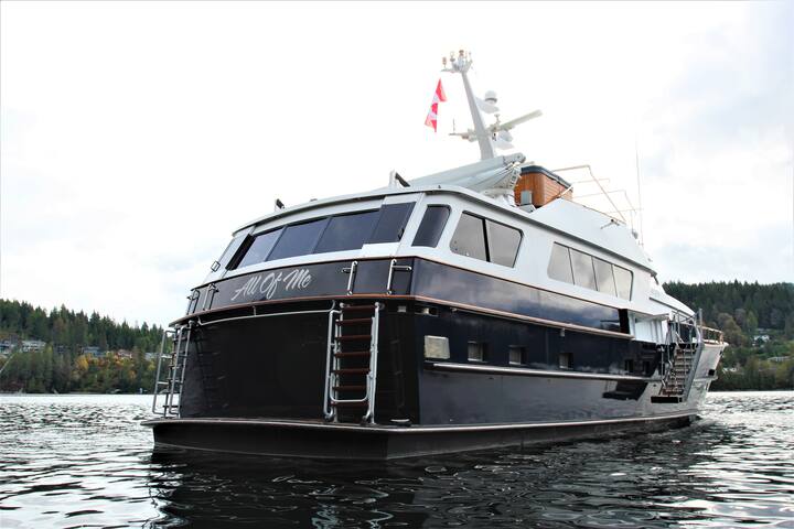 Luxury Private 94 foot Yacht gallery image 2