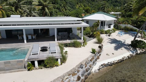 Bungalow for 2 people on the lagoon.