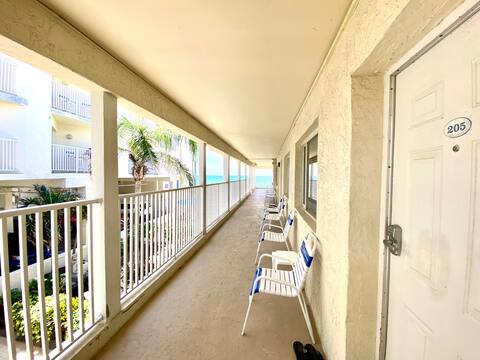 Condo On The Beach - Heated Pool - Self Check-in