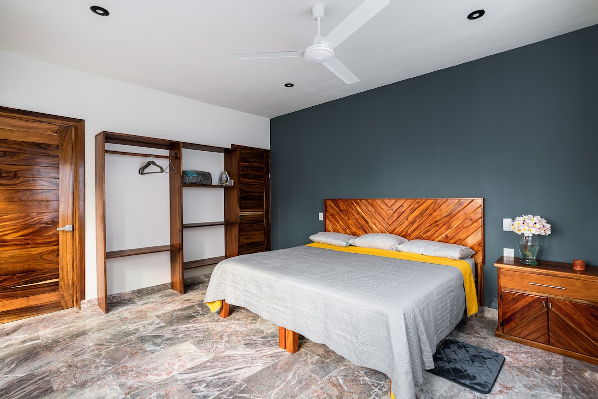 Spálňa s parota povrchovou úpravou