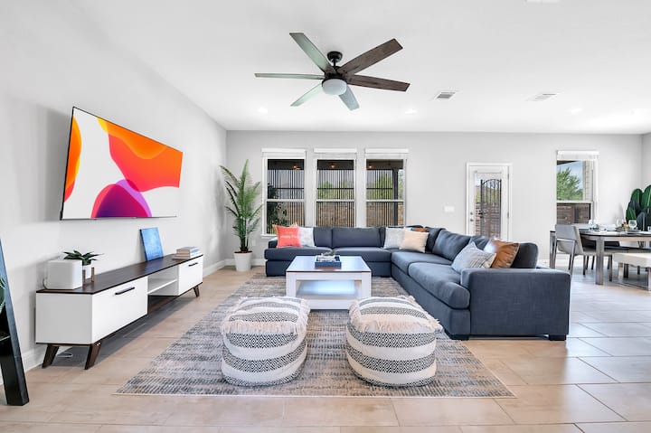 Modern Home W/chef's Kitchen - 3br, Fast Wifi - Cedar Park, TX