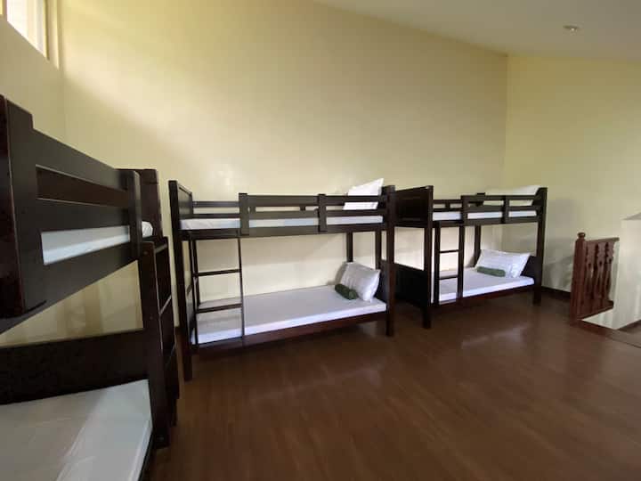 Attic with 3 bunk beds
With aircooler and stand fan 