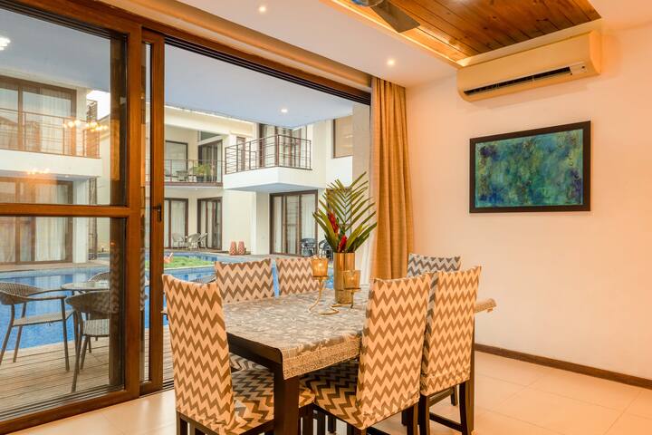 Dining area image 1