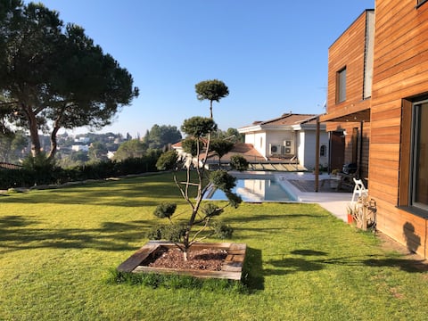 House with a pool in Bellaterra