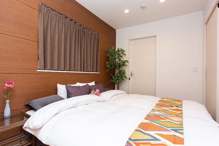 Bed room.
Two single beds.
You can use this as a double bed or as two single beds.
The beds in this room are wider than the beds in the other rooms.