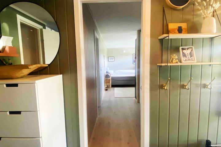 Toegang tot de slaapkamer vanaf de gang.