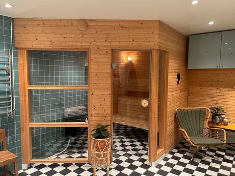 Top Airbnb: Stylish 60s home with pool in Hässelby Vällingby