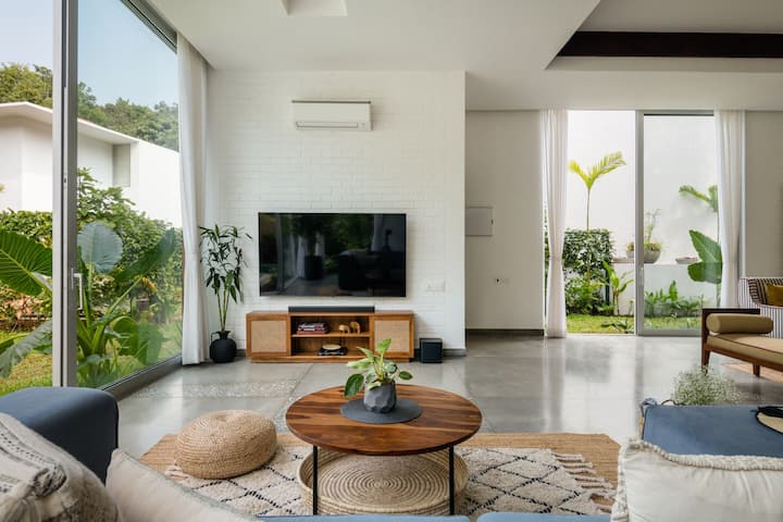 ✨Where laid-back mornings meet lush green views✨
This is your everyday living room, reimagined for pure relaxation and style.✨