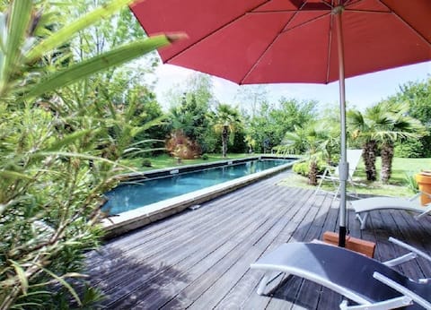 Large villa with large pool, Garonne riverfront