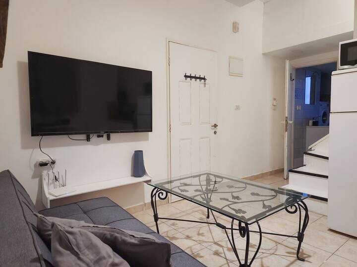 2Bed Room Duplex with a Patio Apartments for Rent in Tel AvivYafo
