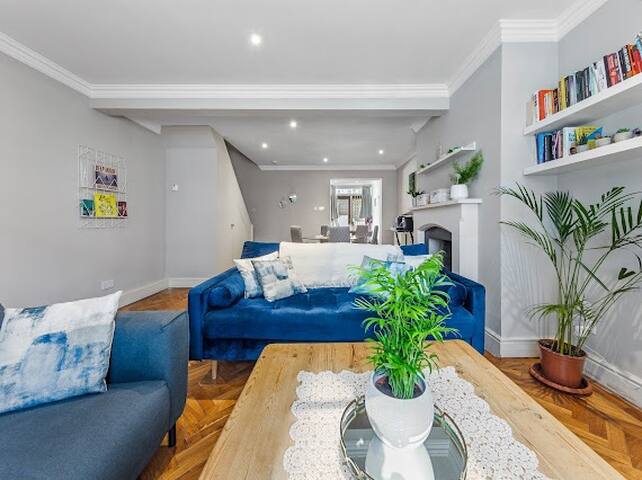 Mews House West Ken gallery image 2