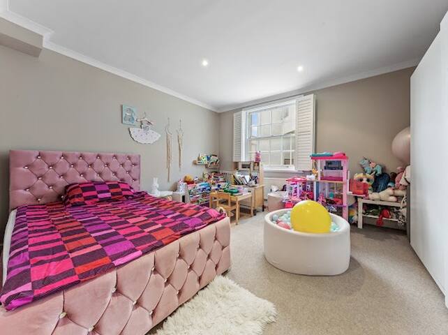 Mews House West Ken gallery image 5