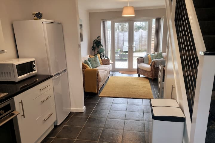 One Bedroom House In Lymington - Free Parking - Brockenhurst