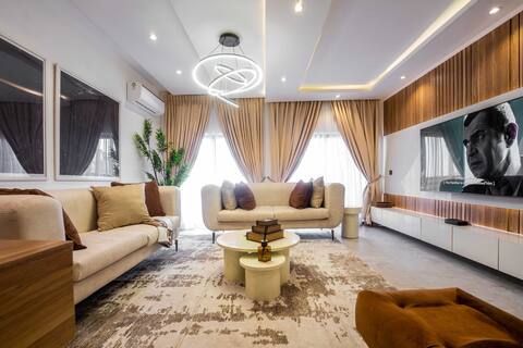 Luxury living/banana island/Ikoyi with a pool