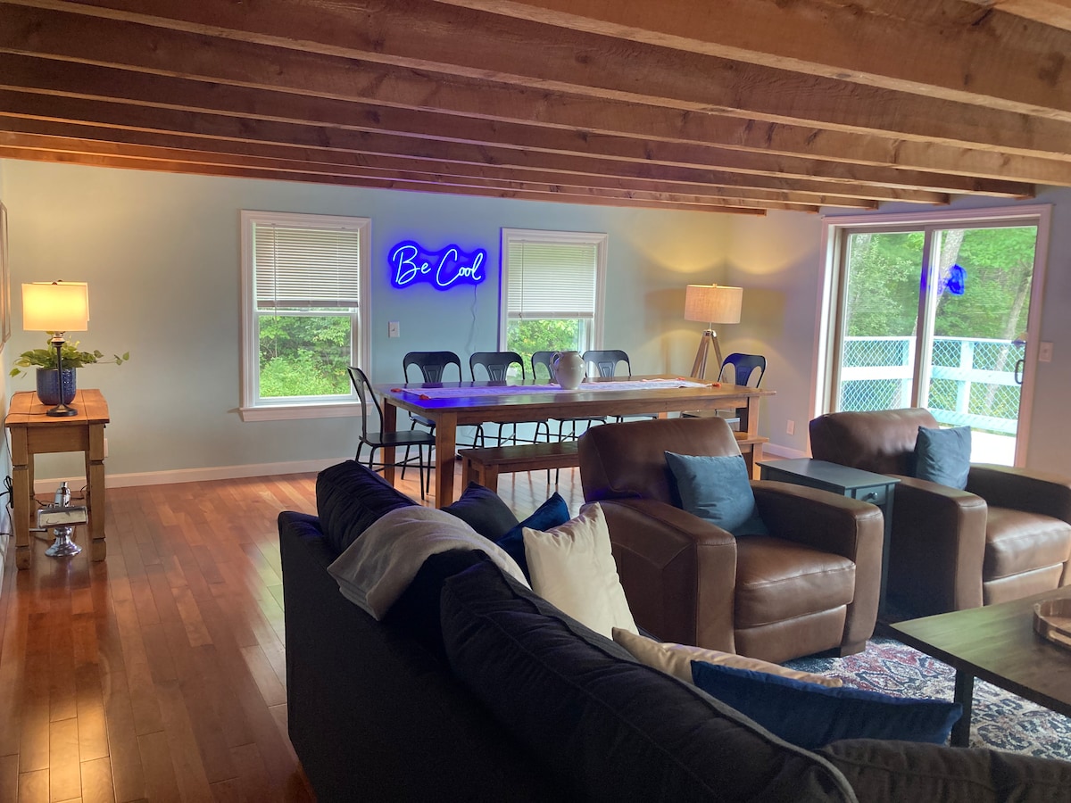 Cool Blue River House Houses for Rent in Windham, Maine, United
