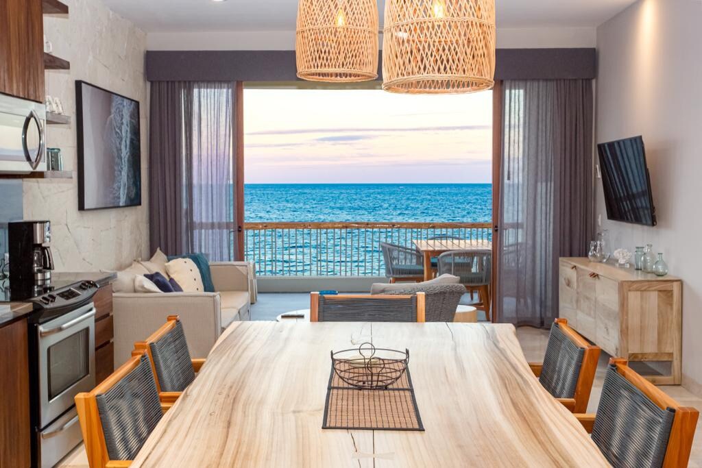 Top performing Airbnb: Spectacular beach front condo in San José Del Cabo