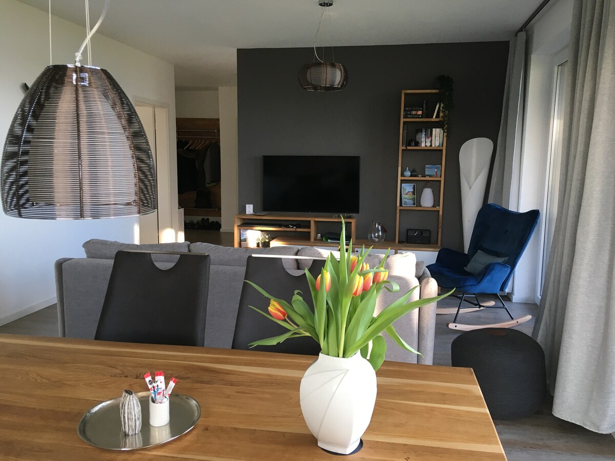 Airbnb performant: Vacation with lake view & sauna at Lake Schwerin à Schwerin