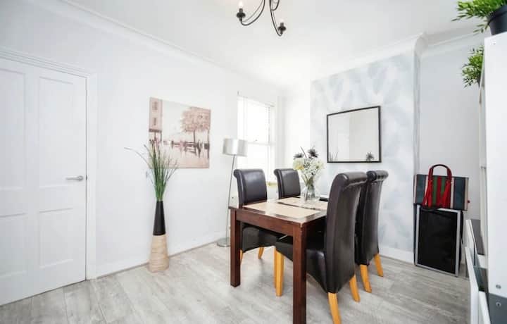 Home In Gillingham - チャタム