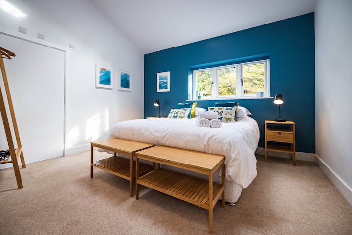 卧室2 -与所有其他卧室一样，可以设置一张超大双人床或两张单人床。