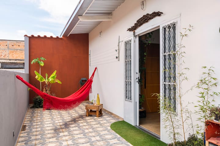 Entire home with 2 bedrooms in Belo Horizonte - Casa encantadora inteira, cheia de arte e plantas