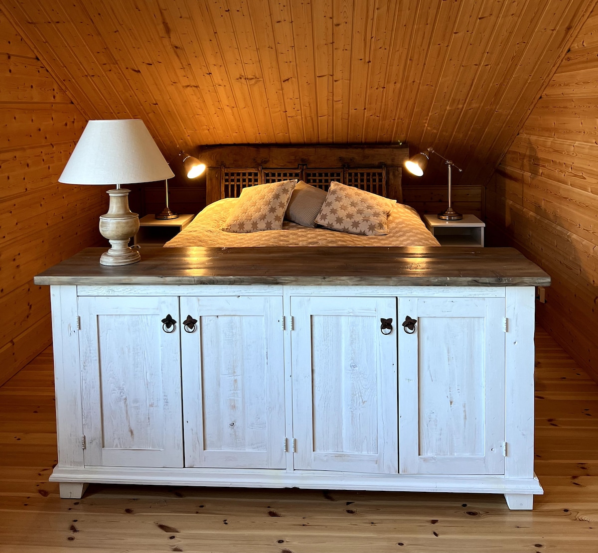 ห้องนอนชั้นบน 1.