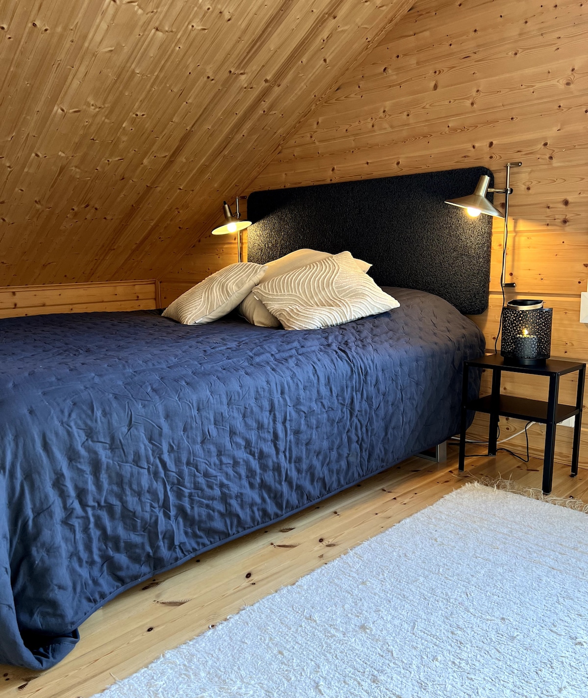 ห้องนอนชั้นบน 2.