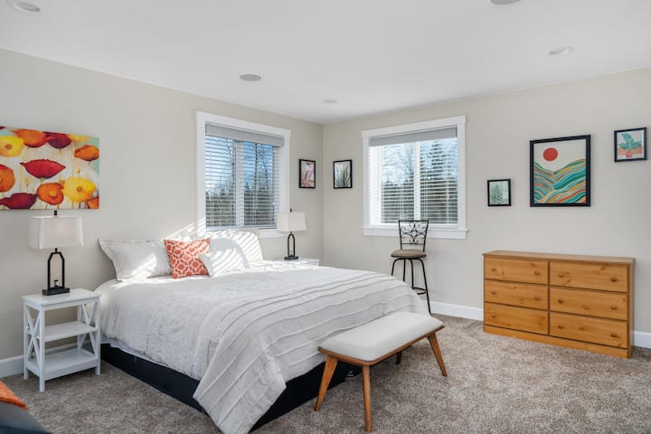 Veľká manželská posteľ, luxusný matrac. 