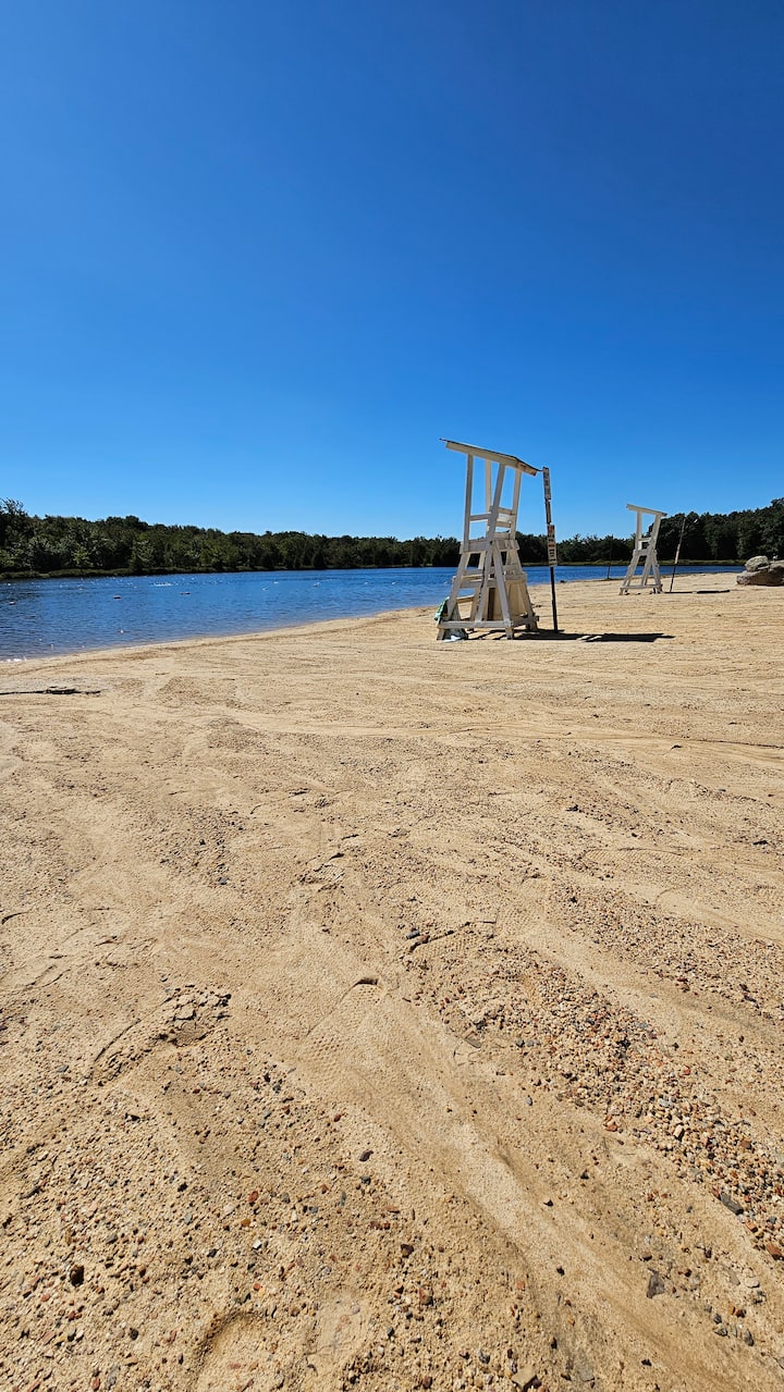 Lake Access, Private Hottub, Firepit & Arcade Room - Pocono Mountains, PA