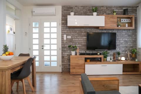 Popular Airbnb listing: Nusha's place in Trnje