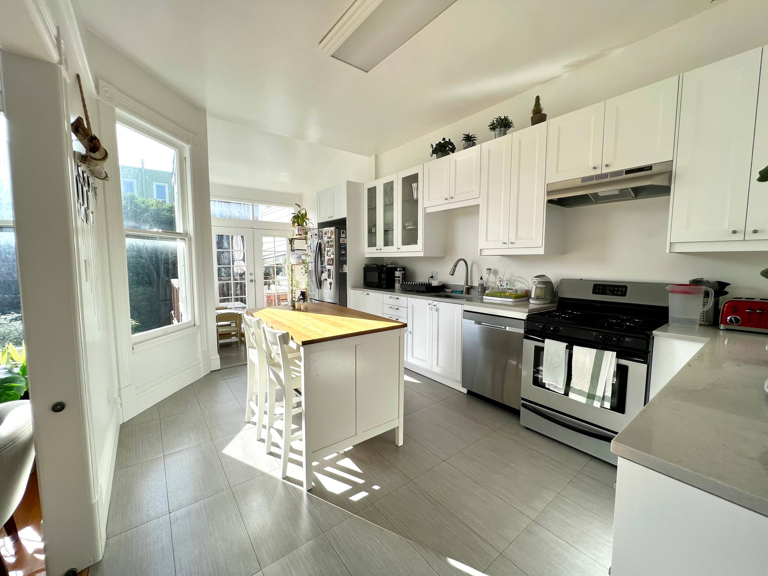 Condo in San Francisco · ★5.0 · 3 bedrooms · 4 beds · 2 baths - Image 7