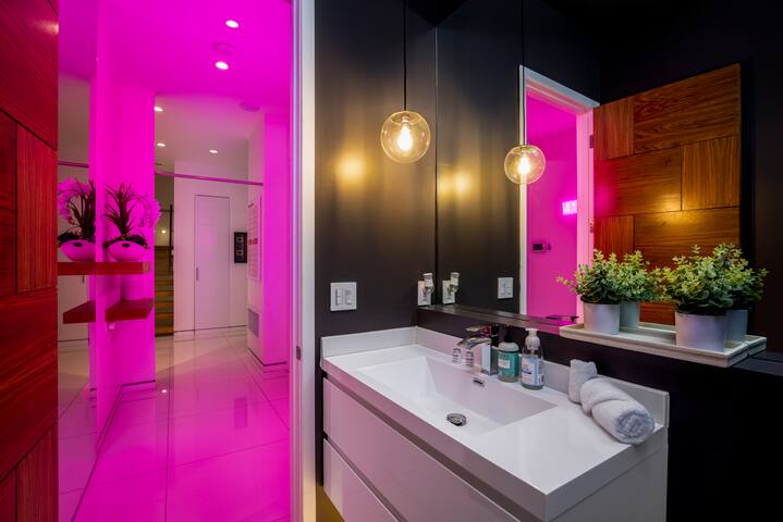 Modern Resort on Melrose |Pool & Spa, Gym| Rooftop gallery image 4