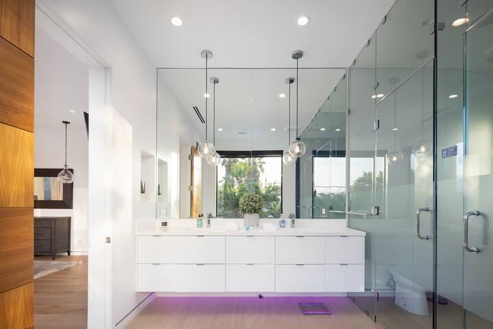 Modern Resort on Melrose |Pool & Spa, Gym| Rooftop gallery image 5