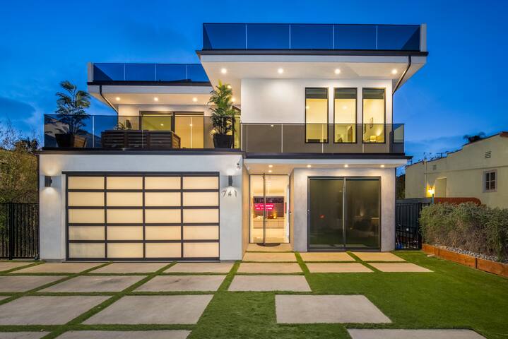 Modern Resort on Melrose |Pool & Spa, Gym| Rooftop gallery image 2