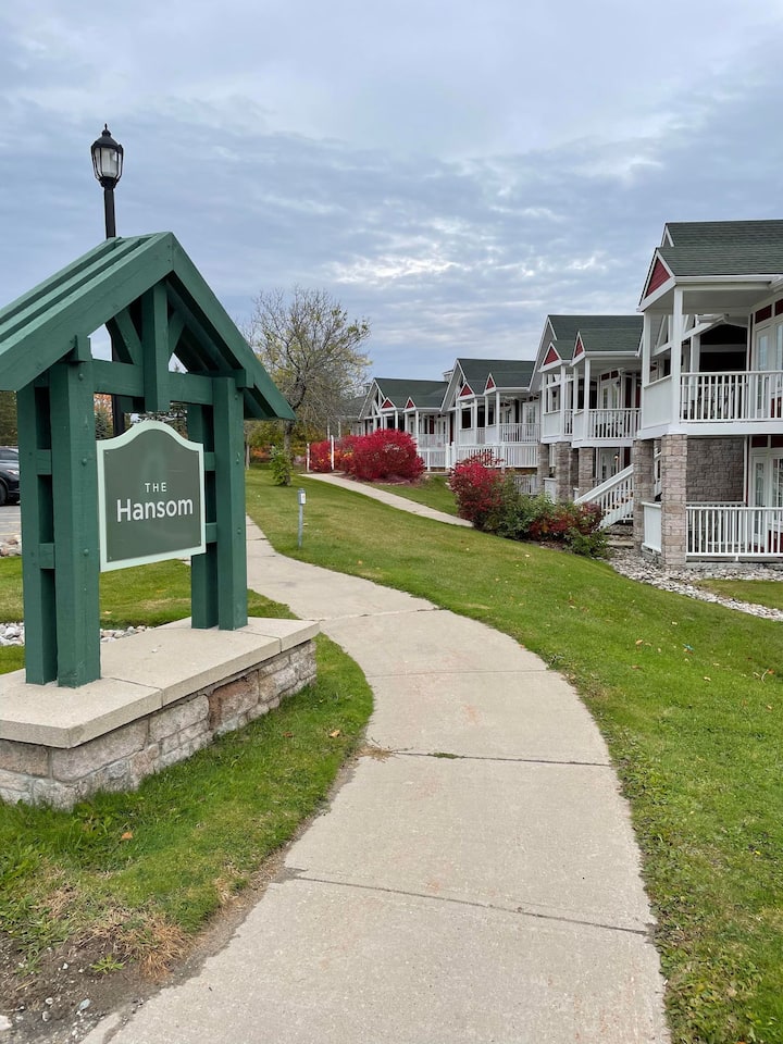 Carriage Country Club! Unit 2000 Apartments for Rent in