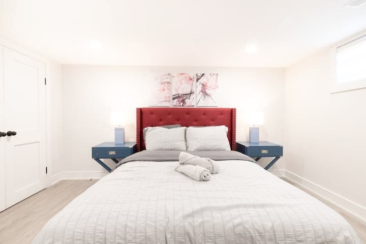 3rd bedroomwith queen bed (In the basement)