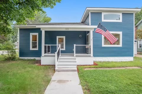 Upscale luxury home just a few blocks from beach