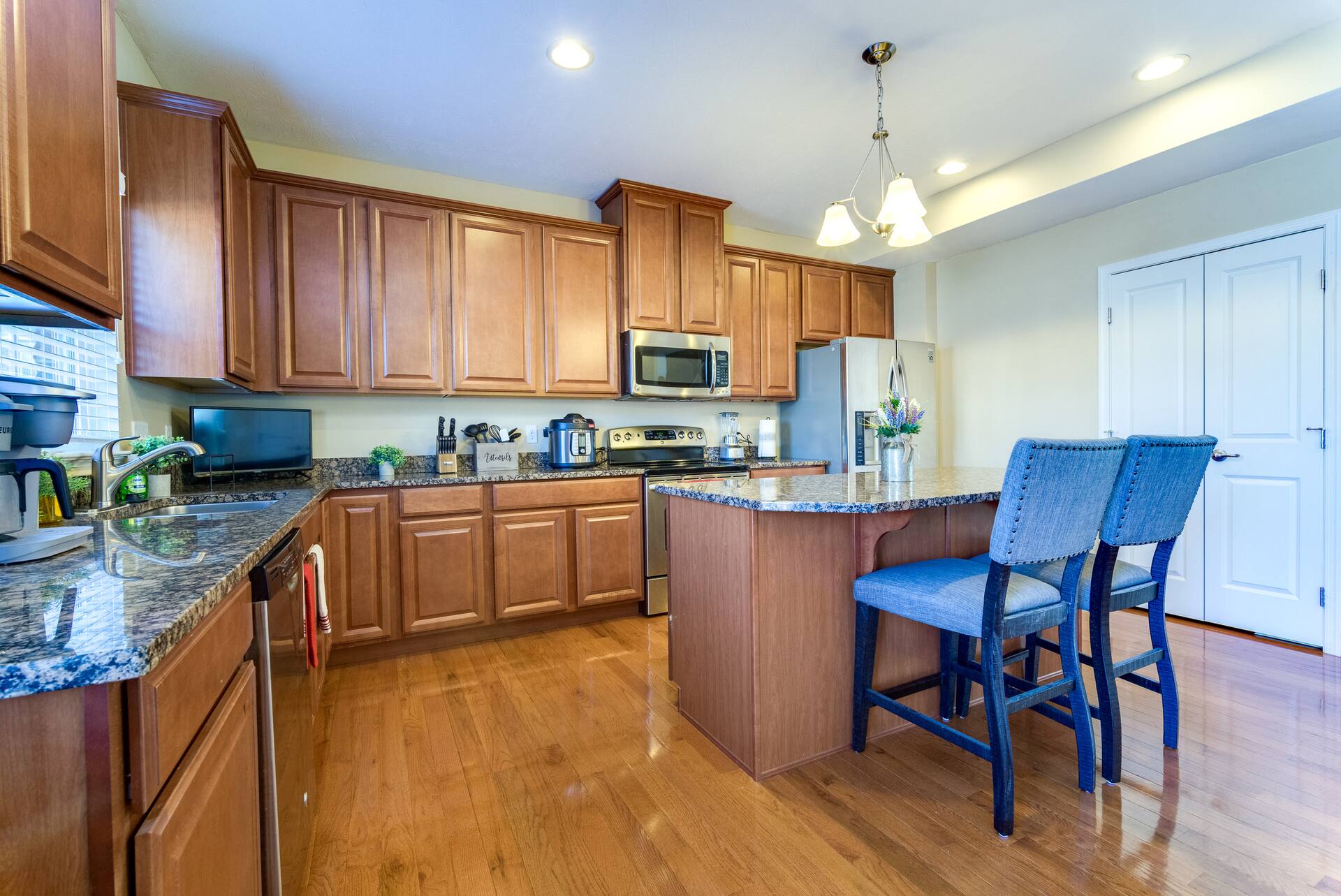 Modern Home w/ Great Amenities — photo 5