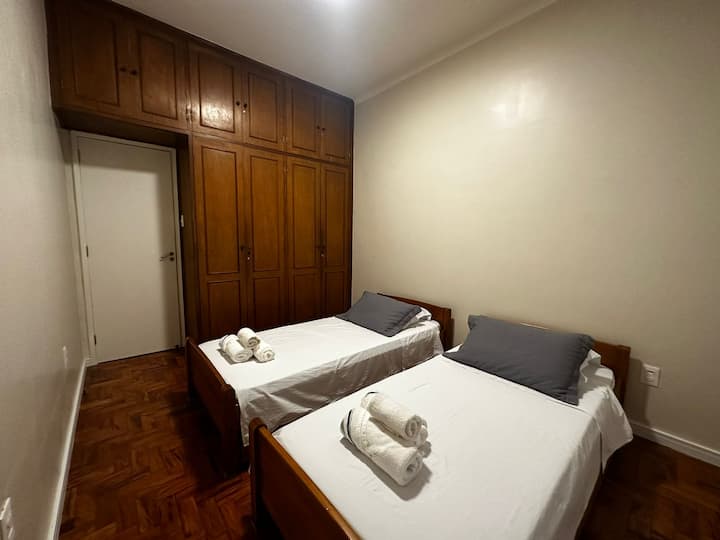 Habitación (dos camas individuales y dos camas auxiliares)