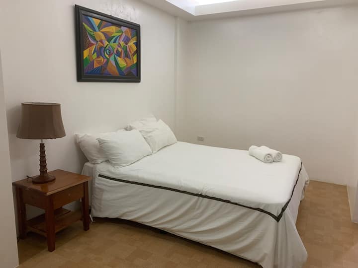 غرفة نوم رابعة بسرير كينج