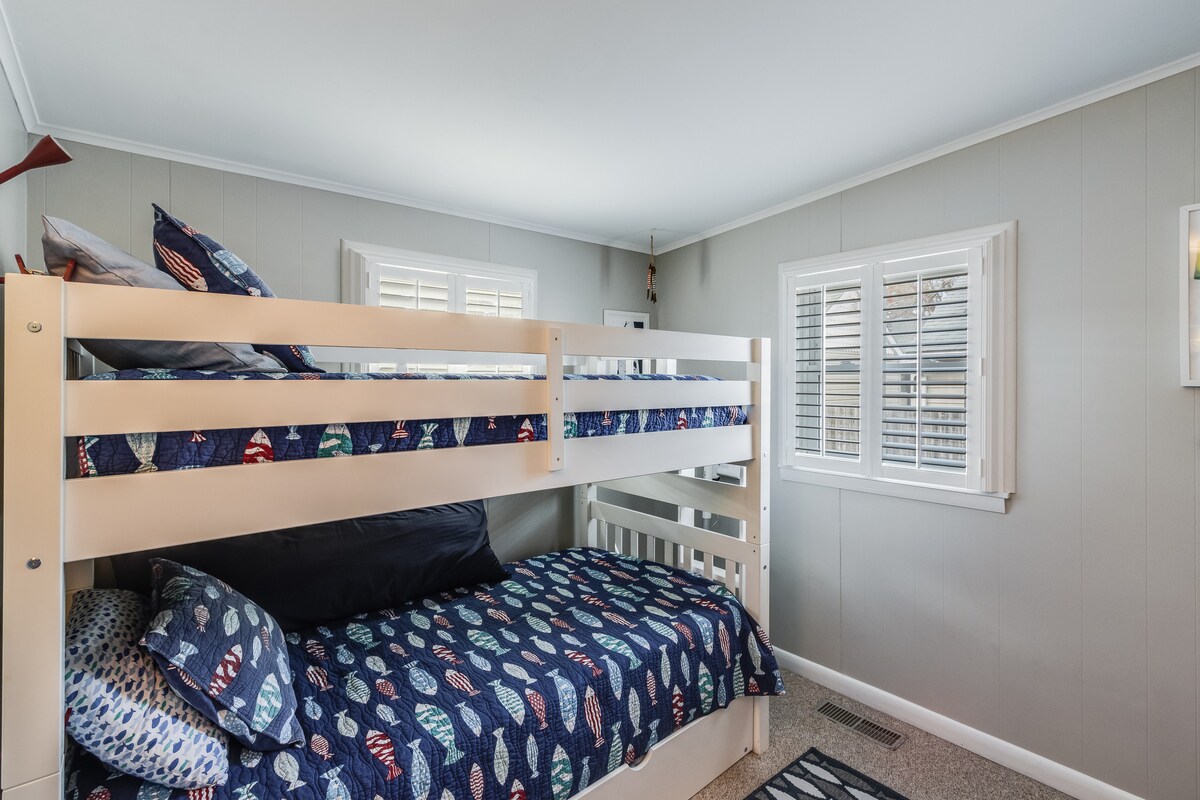 2 - ра спалня с двуетажно легло и разтегателно легло, ако е необходимо