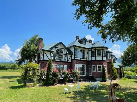 English Noble House Agri in Holiday Elegant My Time (1 group per day for entire villa style)