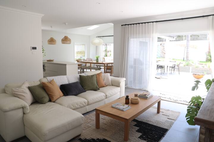 Narrabeen Beachside Home gallery image 3